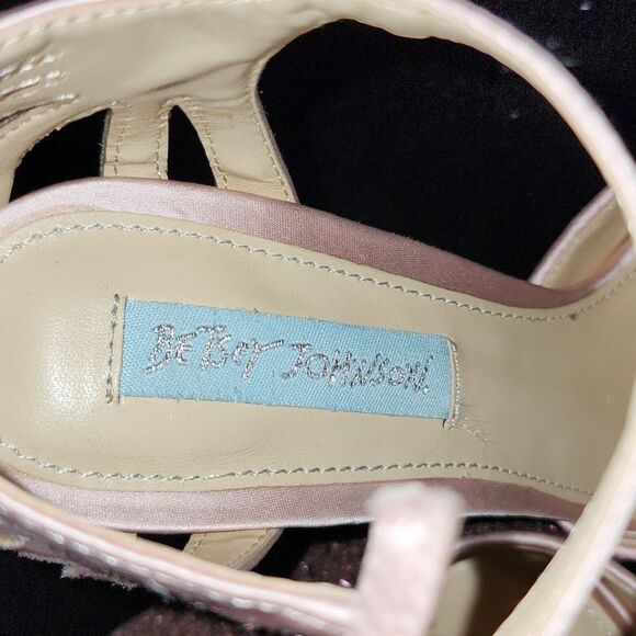 BETSEY JOHNSON HEELS - Picture 5 of 7